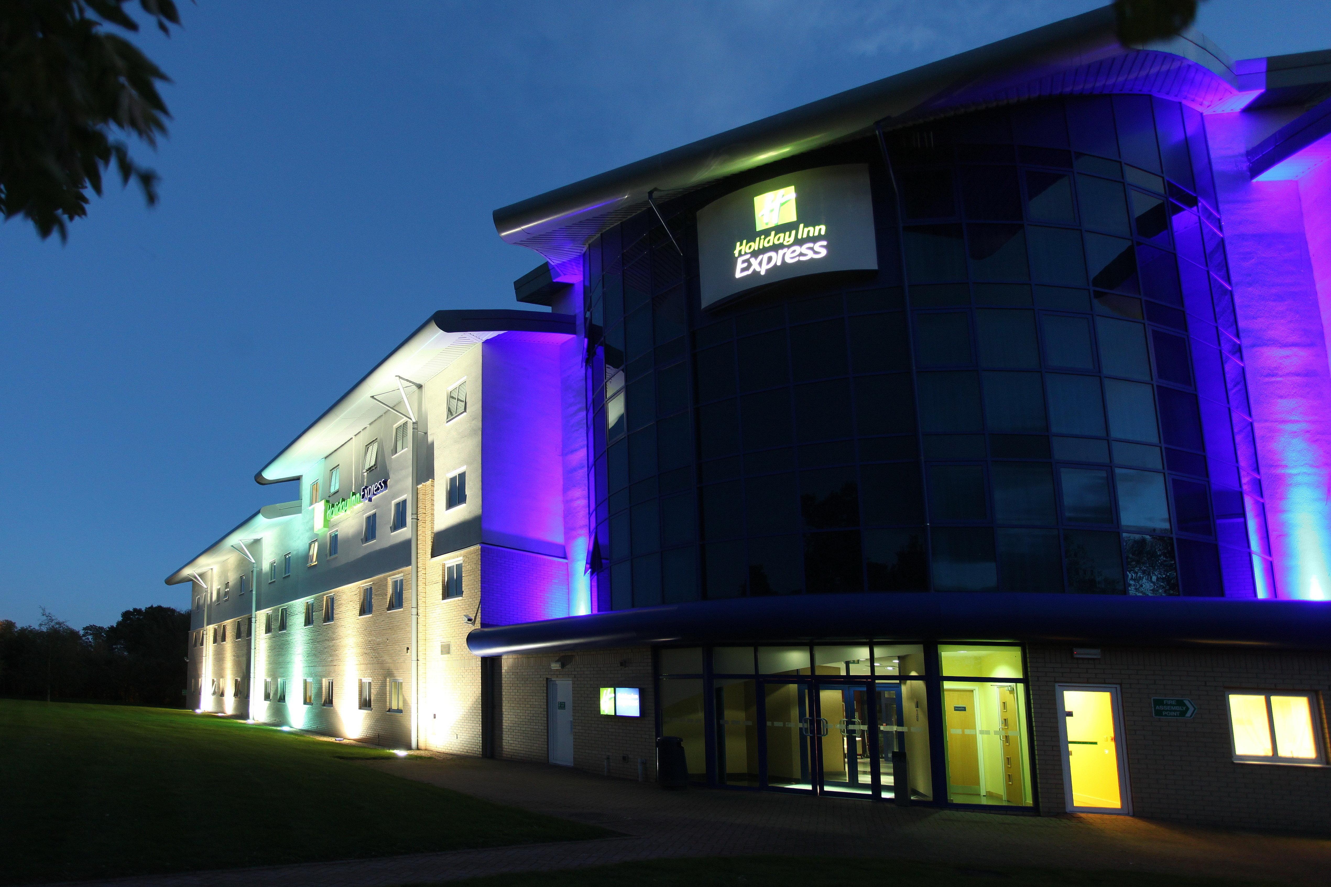 Holiday Inn Express Southampton - M27, J7 By Ihg Hedge End Buitenkant foto