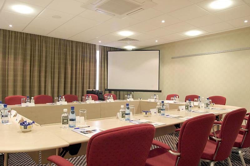 Holiday Inn Express Southampton - M27, J7 By Ihg Hedge End Buitenkant foto