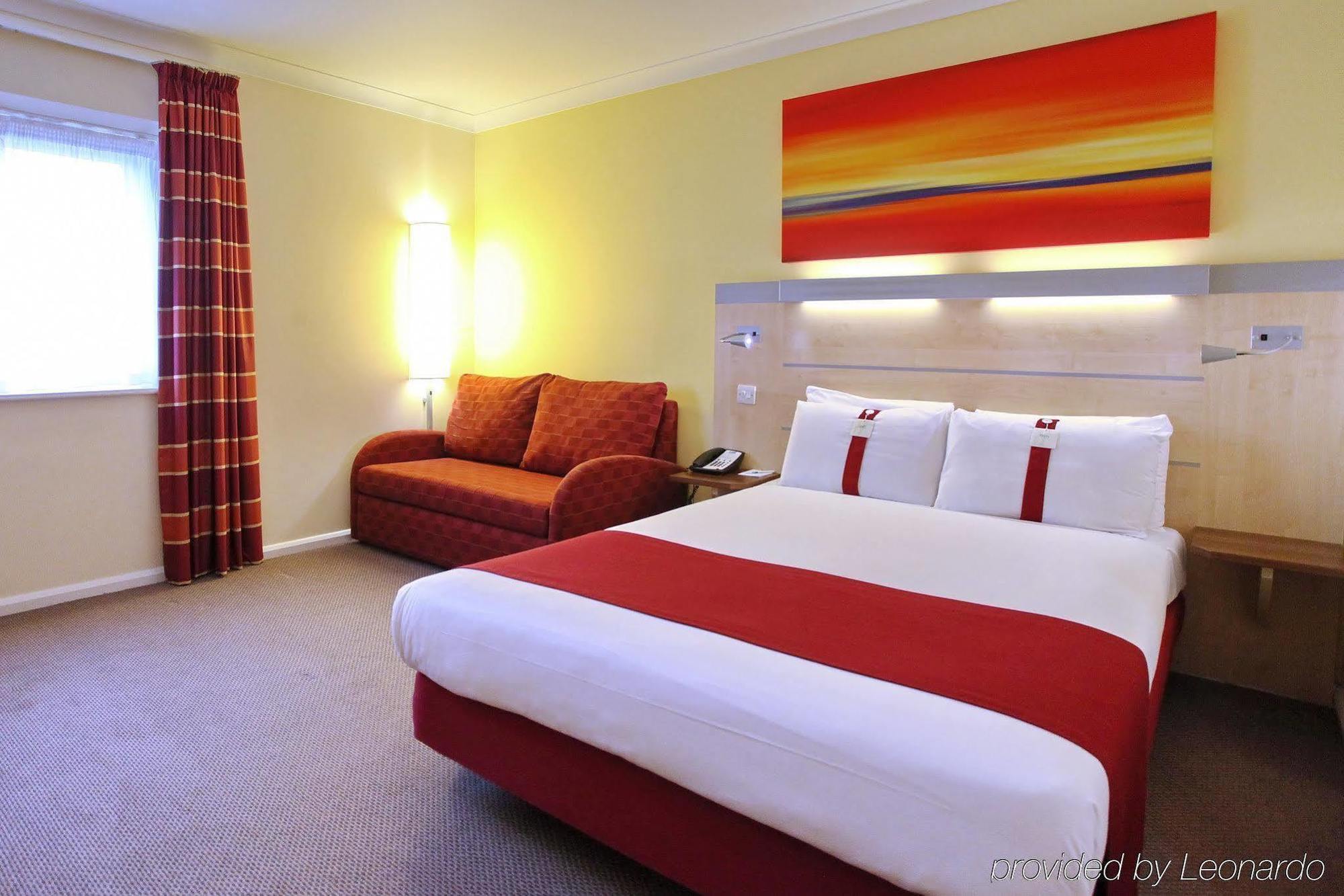 Holiday Inn Express Southampton - M27, J7 By Ihg Hedge End Buitenkant foto