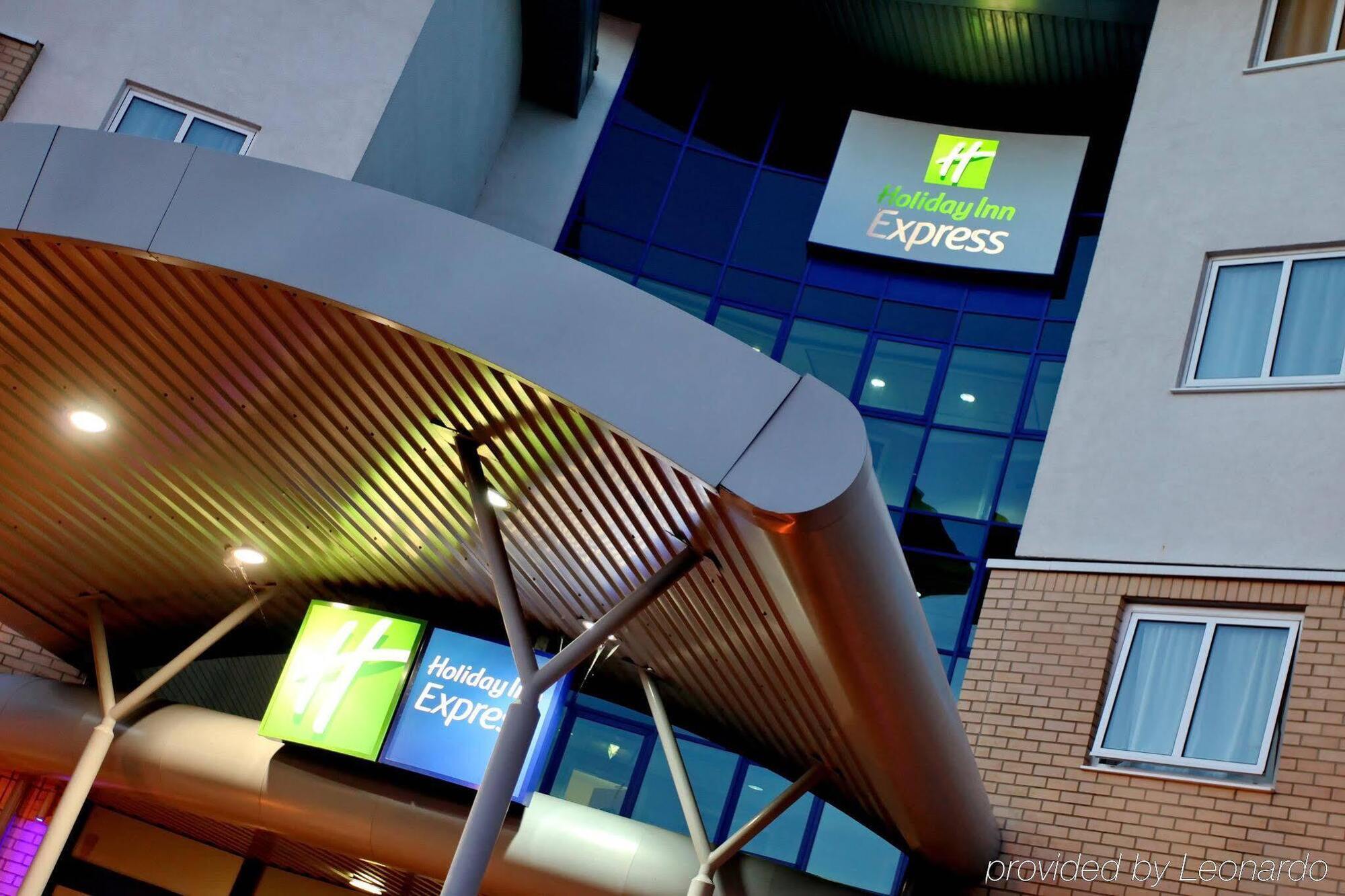 Holiday Inn Express Southampton - M27, J7 By Ihg Hedge End Buitenkant foto